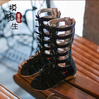 Giầy chiến binh cho bé gái