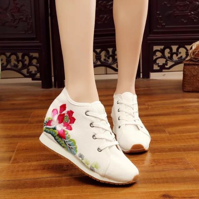 Giày thêu( sẵn đen size 37. Hàng oder)