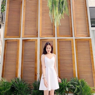 Đầm khoét eo