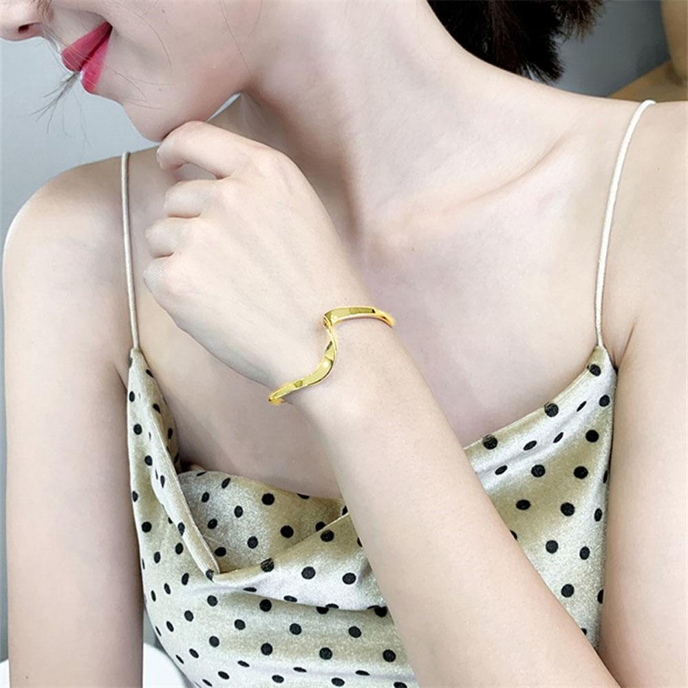 Vòng Tay Dạng Xoắn Họa Tiết Gợn Sóng Nước Thời Trang Cho Nữ