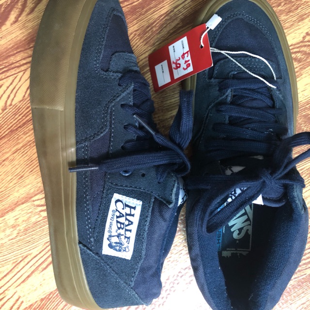 Một em vans pro size 39