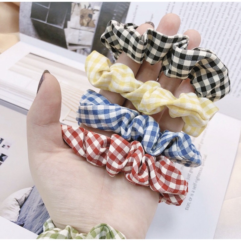 Cột tóc scrunchie hoạ tiết sọc caro nhỏ xinh xắn dành cho nữ