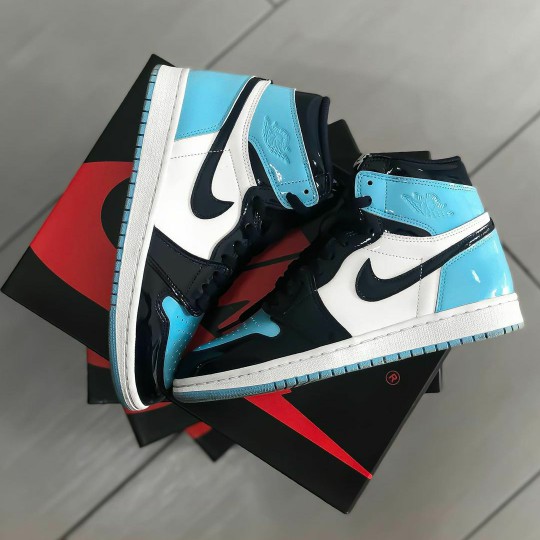(FREESHIP+FULLBOX) Giày thể thao AIR JORDAN 1 Retro High UNC Patent xanh dương tím than cổ cao !!!