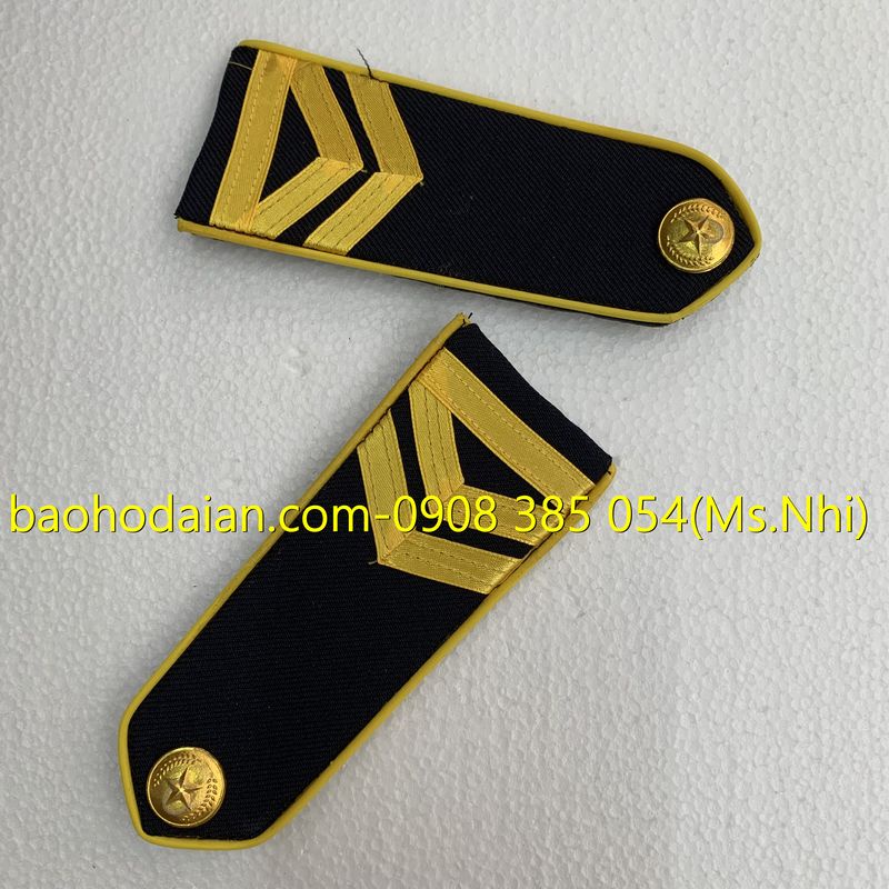 Cầu vai bảo vệ gạch ngang kèm gạch chữ V màu vàng, sao đồng cao cấp