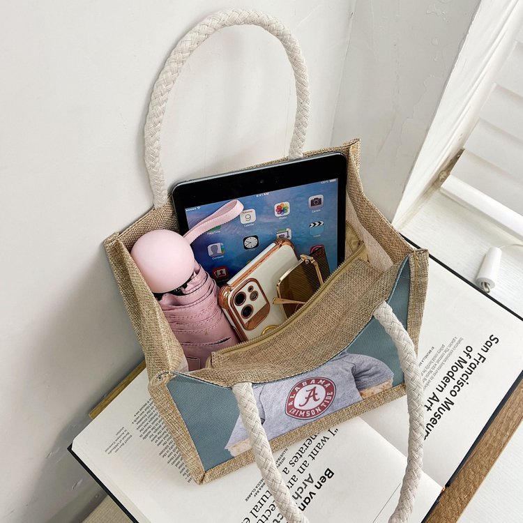 Túi xách tote đan sợi cói cotton lanh trang trí gấu cỡ nhỏ dễ thương
