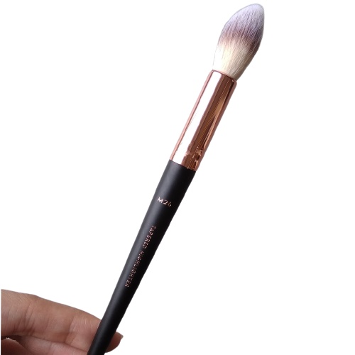 Cọ tán phấn Highlight Vacosi M26 với đầu cọ nhỏ gọn mịn màng