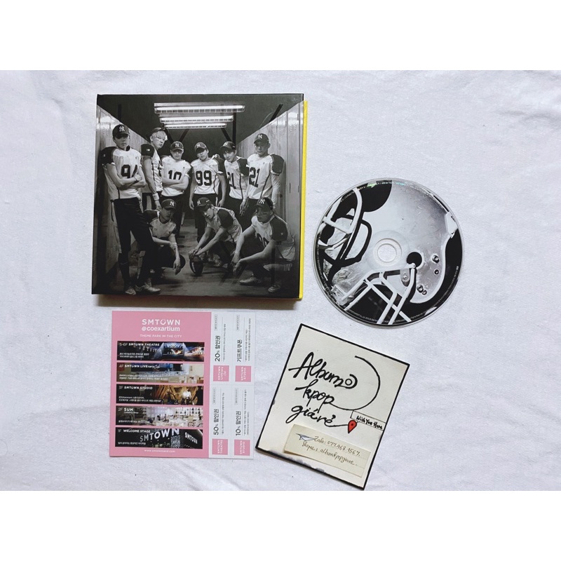 Exo album Love me Right đã khui seal, gồm CD và photobook như hình.
