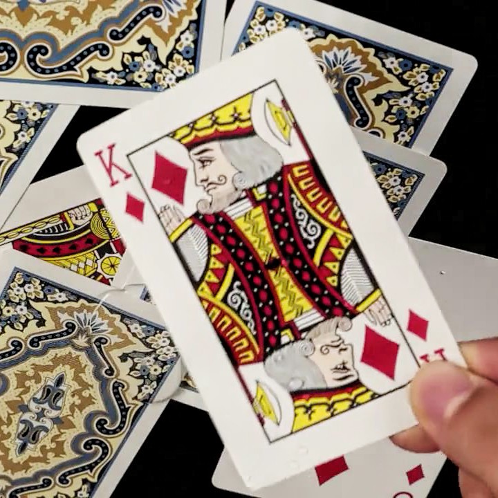Combo 2 bộ bài poker nylon hoa văn Singapore