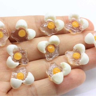 Charm quả trứng bị vỡ
