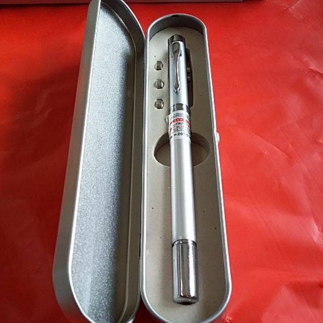 Que chỉ bảng.