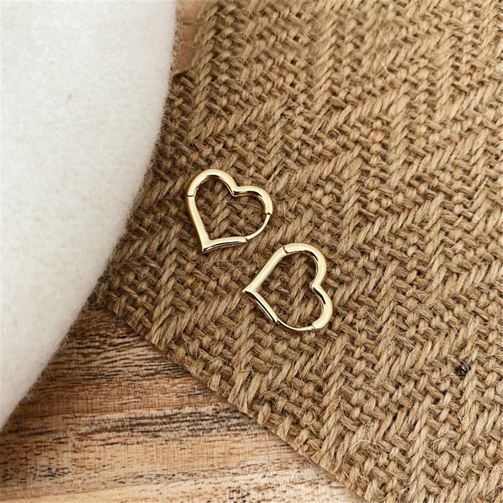 Khuyên tai bằng kim loại hình trái tim thiết kế thời trang cho nữ