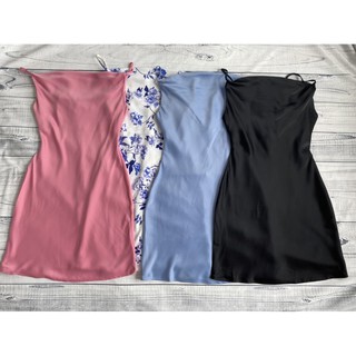 Đầm 2 dây cổ đổ Urban Outfitters