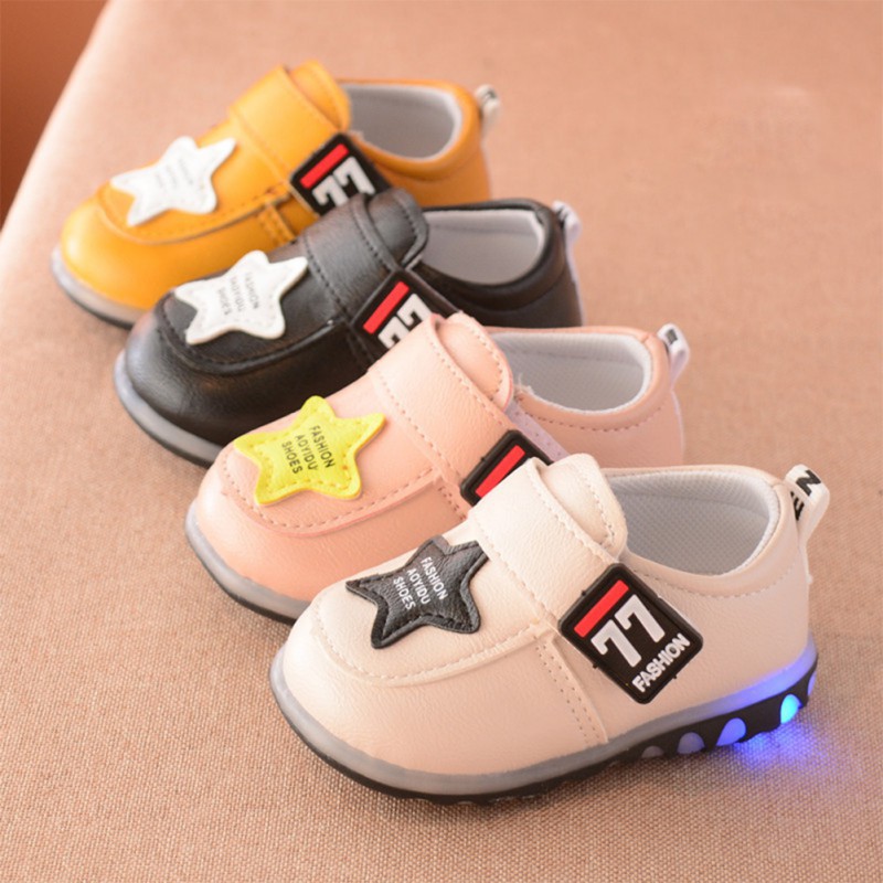 Giày thể thao có đèn LED đáng yêu cho bé