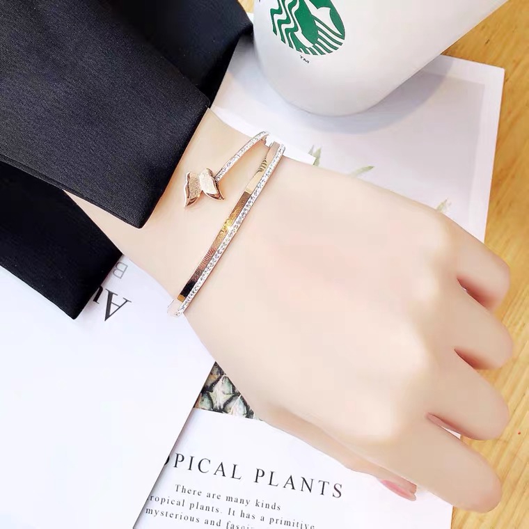 Vòng tay thép titan mạ vàng hồng 18k/ vàng/ bạc hình bướm đính đá zircon cách Hàn Quốc dễ phối đồ