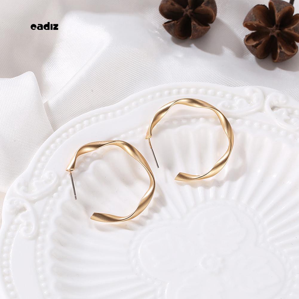 Hoa tai dạng vòng to thời trang dành cho nữ