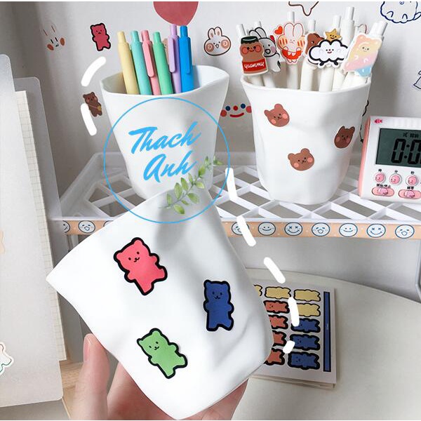 Cốc nhựa đựng bút (kèm Sticker) vật dụng cá nhân, cọ trang điểm phong cách