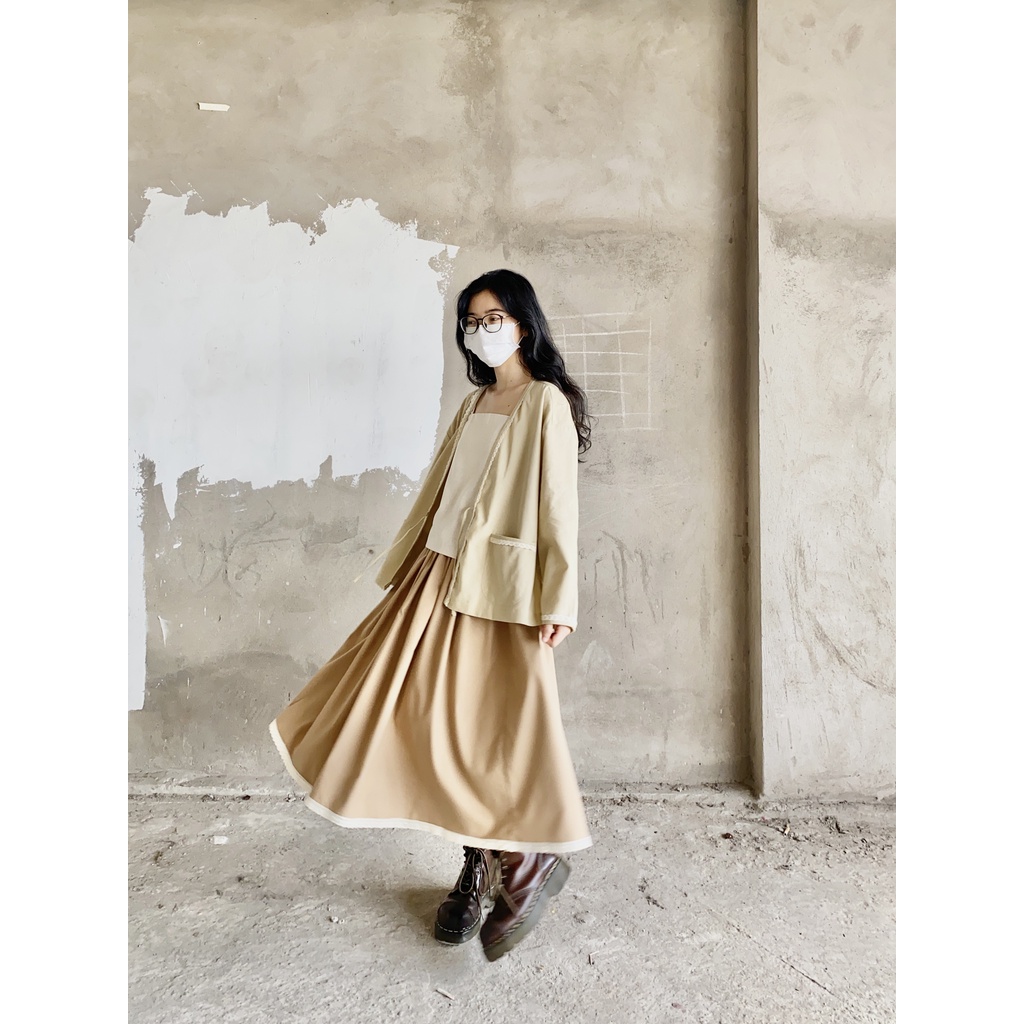 Chân váy viền ren - beige đậm