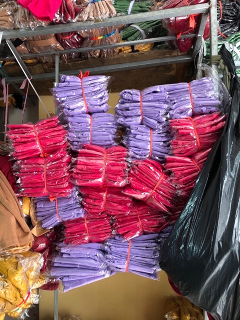 váy body hai dây bún đơn giản dễ phối đồ không lo lỗi mốt | BigBuy360 - bigbuy360.vn