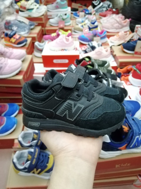 Giày thể thao siêu nhẹ size 26