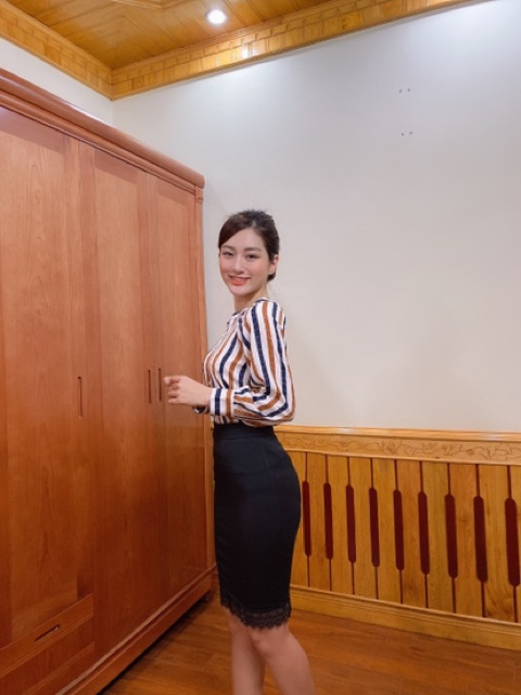 CHÂN VÁY BÚT CHÌ PHA REN XẺ SAU ( có video quay) | BigBuy360 - bigbuy360.vn