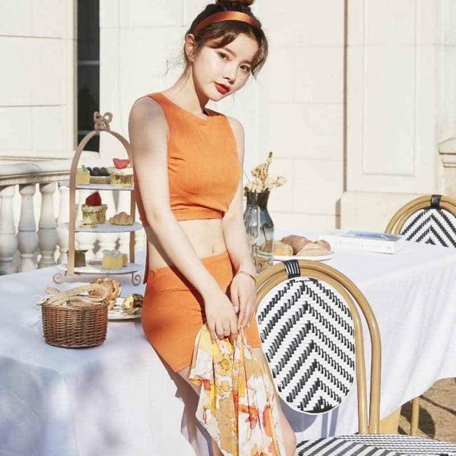 Combo 300k/1 set bikini kèm khăn choàng