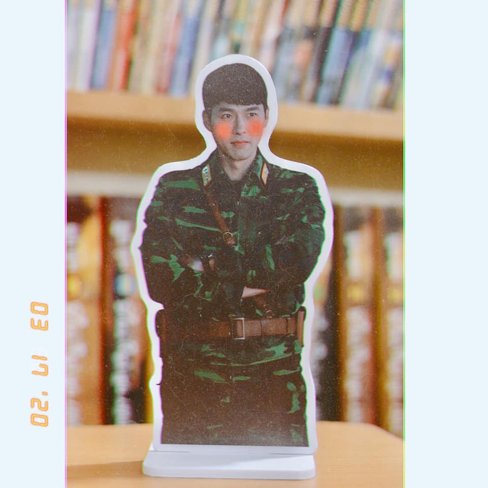 Standee để bàn Hạ cánh nơi anh BINJIN