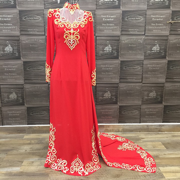 Áo dài cưới lụa đỏ, đính ren vàng, cổ lưới cách điệu - AD138