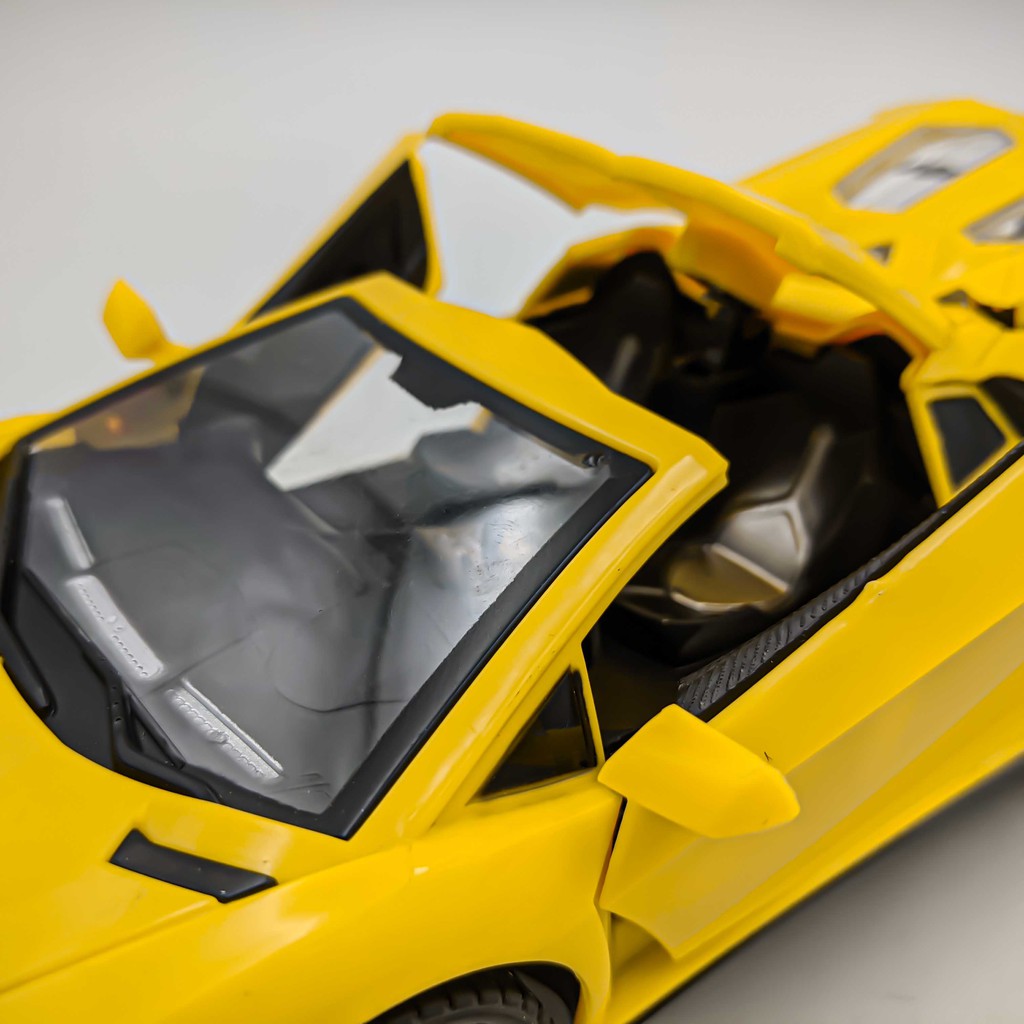 SIêu Xe Lamborghini điều khiển - Đóng mở cửa - 1:18 - Pin sạc