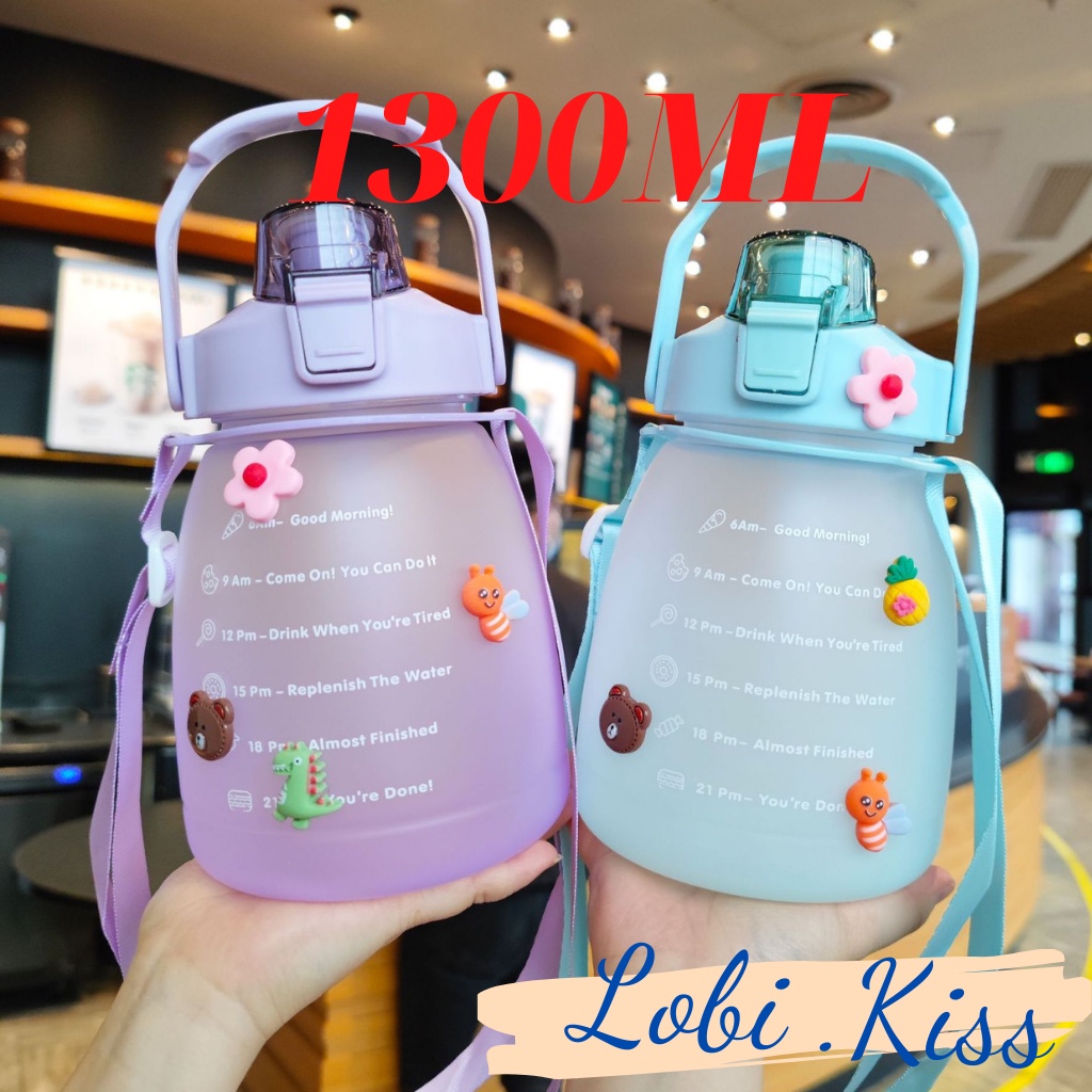 Bình đựng nước bụng bầu kèm ống hút và dây đeo tiện lợi 1300ml LB DDB-102 XT-102 LoBi.Kiss kèm sticker 3D và stick dán
