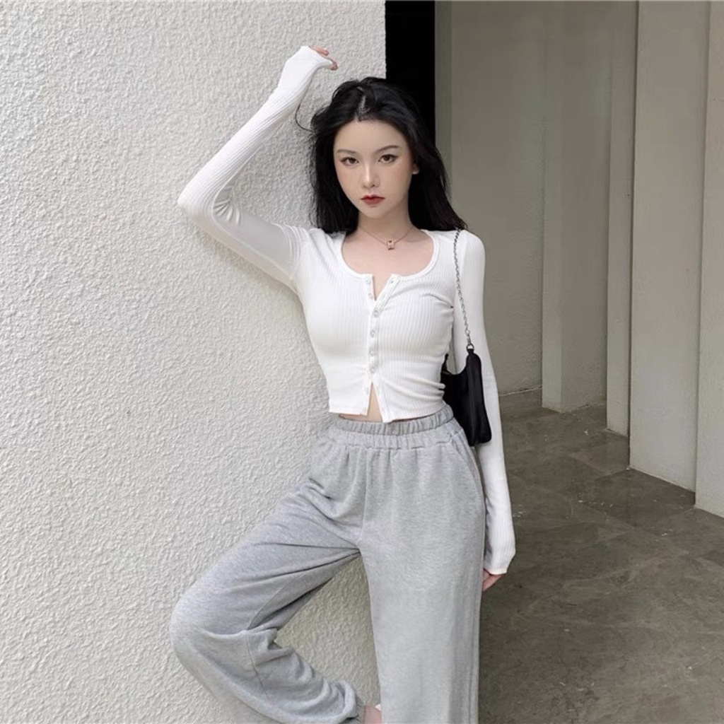 Áo croptop cúc giữa dài tay cổ tròn màu trắng chất thun gân