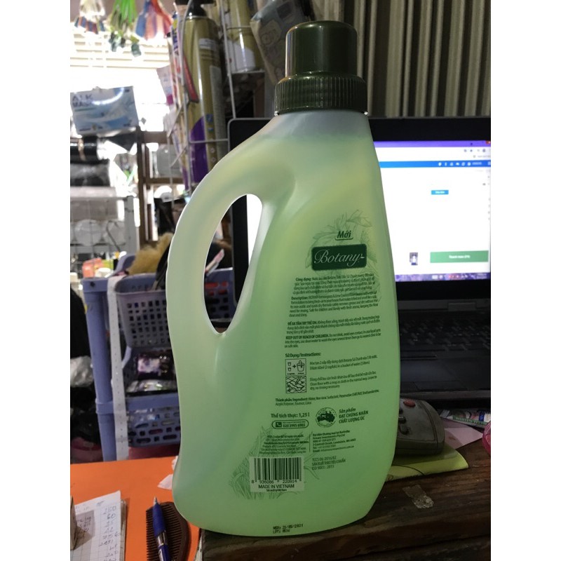 Nước Lau Sàn Gỗ Botany Hương Sả Chanh Chai 1.25L