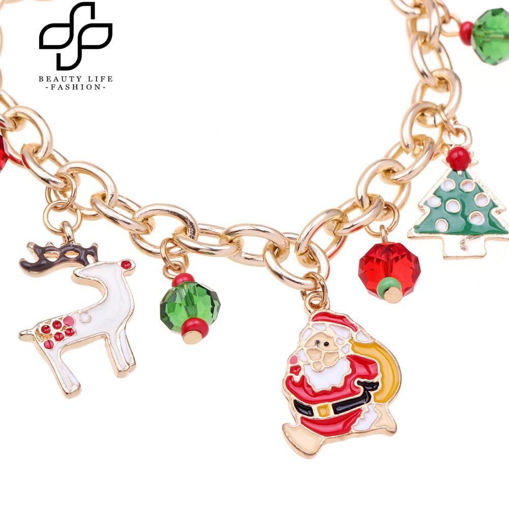 Vòng tay với mặt dây hình ông già Nô en