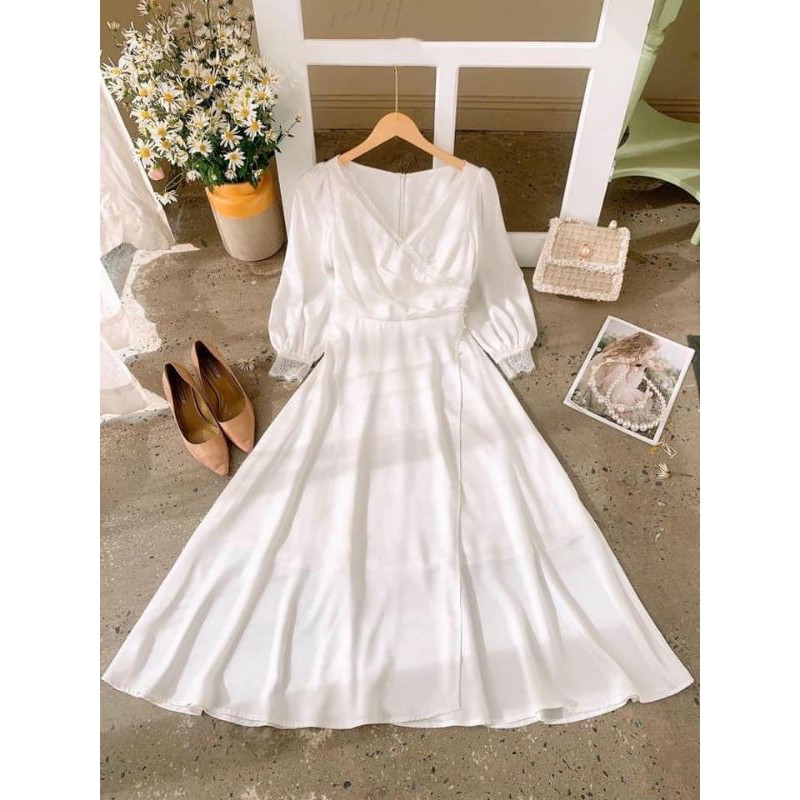 Đầm trắng cổ V chéo viền ren
