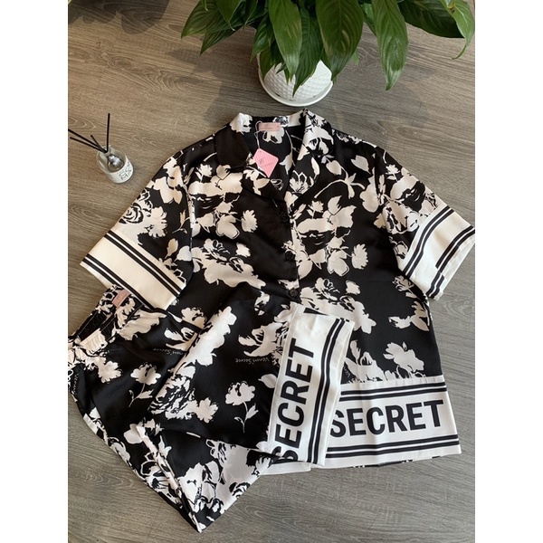 Đồ ngủ nữ Venus Secret bộ pijama quần dài hoa trắng nền đen