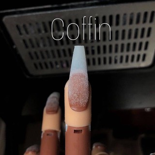 Bàn tay khớp làm nails