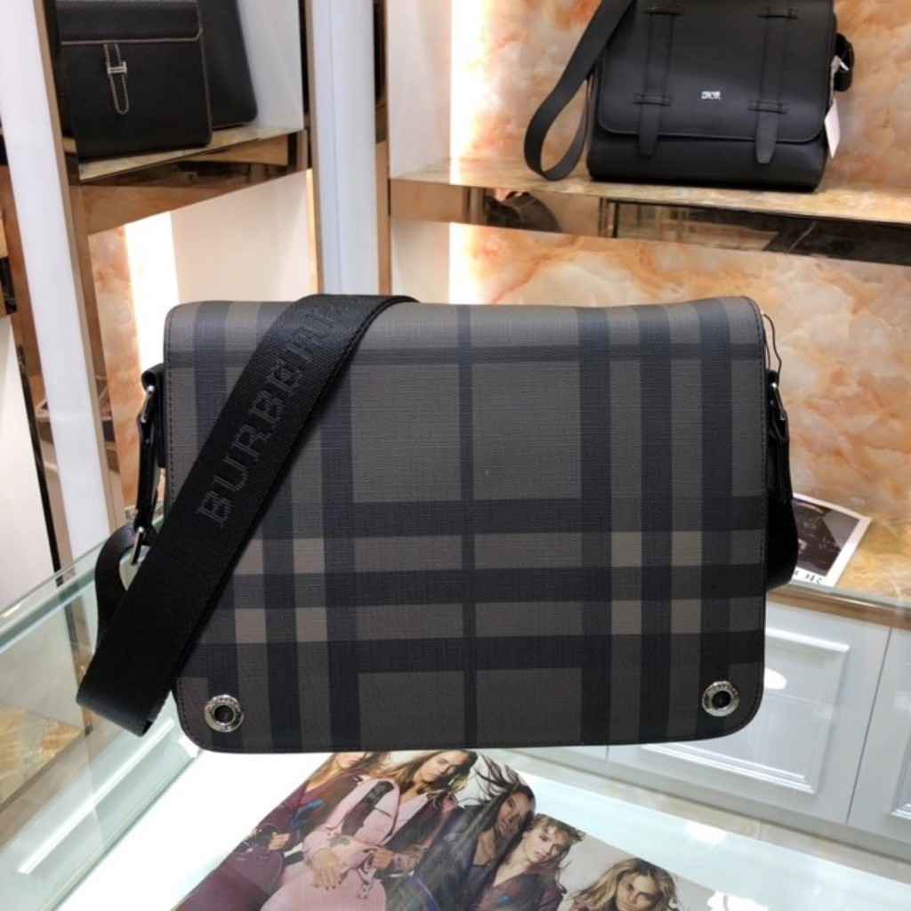 Túi xách nữ Burberry size 31 x 23 x 7cm