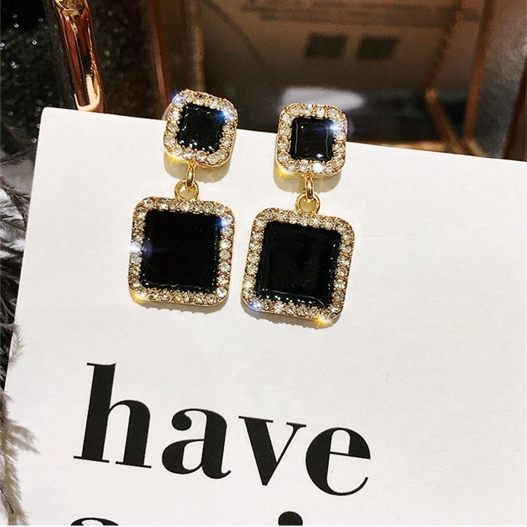 Hoa tai dáng dài đính đá sang trọng