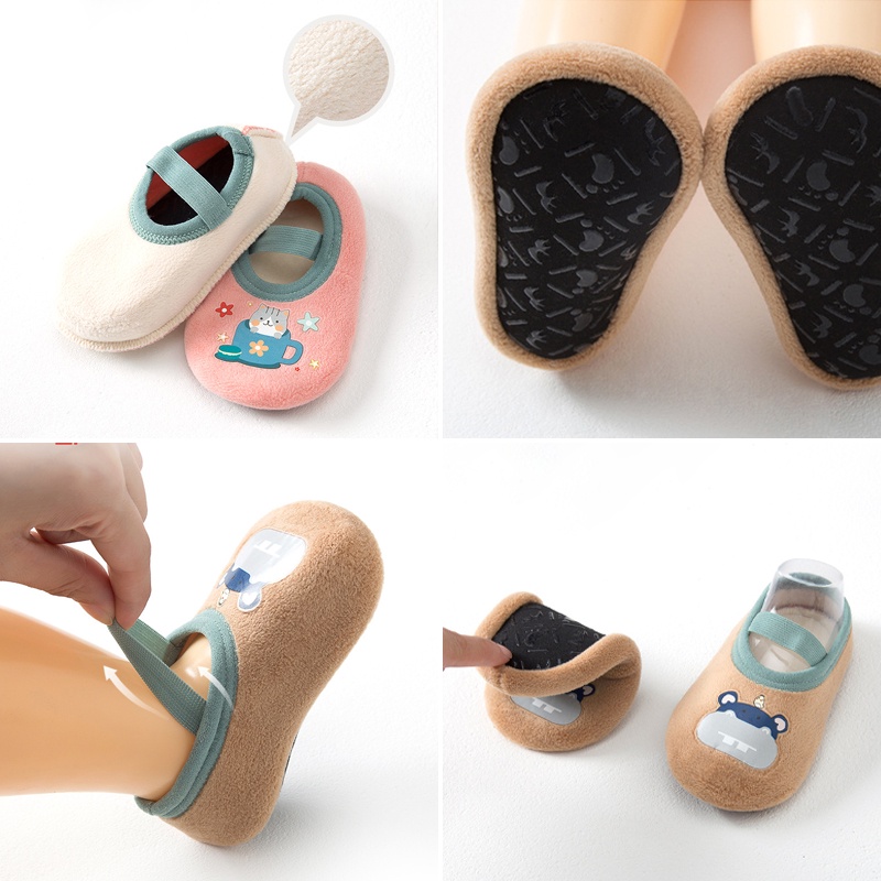 Giày thể thao AKKU họa tiết hoạt hình dễ thương chống trượt dành cho bé