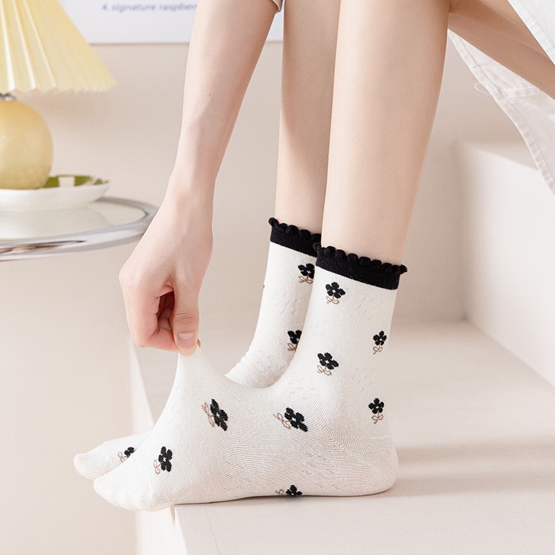 Combo 5 đôi tất cổ cao màu đen trắng phong cách Hàn quốc chất liệu co dãn thấm hút mồ hôi