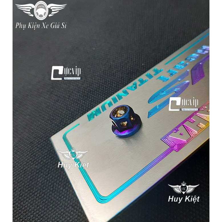 [Rẻ Vô Địch] - (3621) - Bảng Tên Xe Sirius Titan (Mẫu Titan Điện Phân) Kèm 2 Ốc Vương Miện
