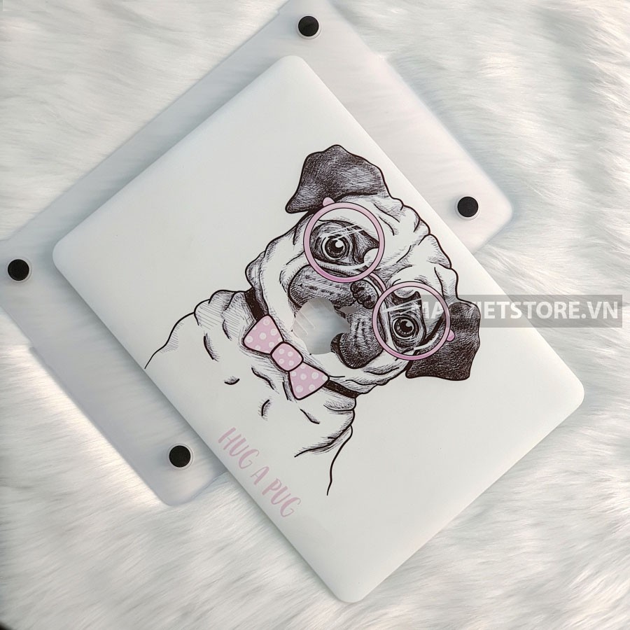 [3-IN-1] Ốp Macbook, Case Macbook Hình Hug A Pug (Tặng Kèm Nút Chống Bụi Và Kẹp Chống Gẫy Sạc)