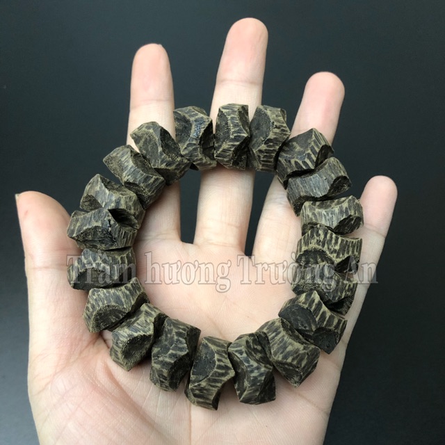 Vòng trầm hương mắt tử chìm nước thơm mạnh-bảo hành hương thơm