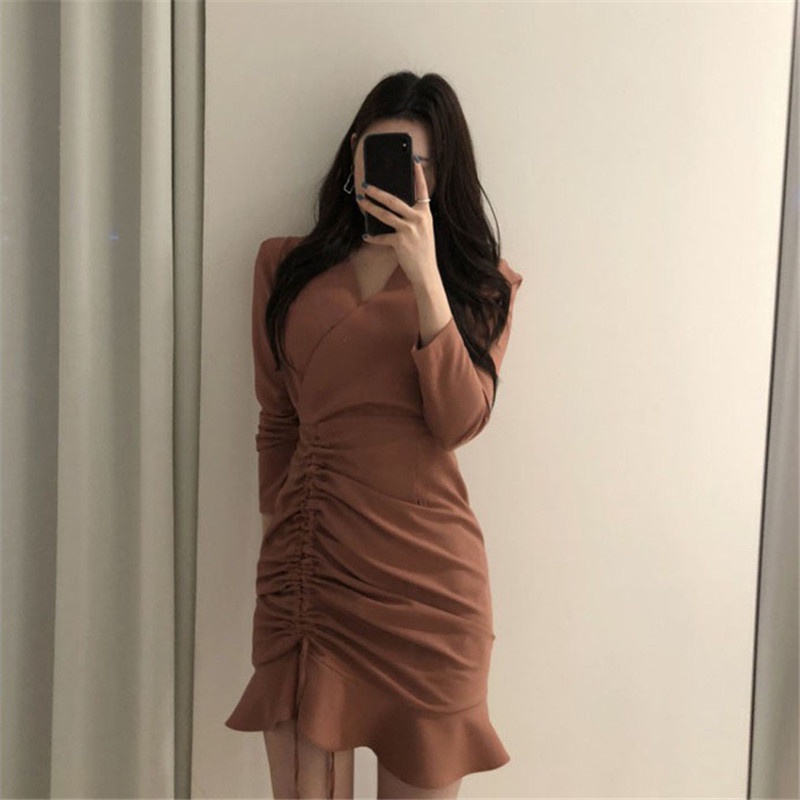 Đầm IELGY dáng ôm cổ chữ V phối bèo đơn giản thời trang Hàn Quốc cho nữ