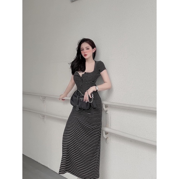 Váy body kẻ ngang cổ U cài khuy