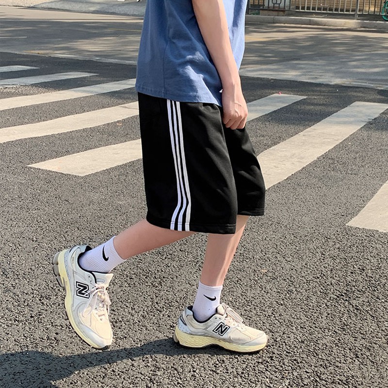 Quần đùi nữ ống rộng lưng cao eo cao giãn phối kẻ ba sọc màu đen n7clothing | BigBuy360 - bigbuy360.vn