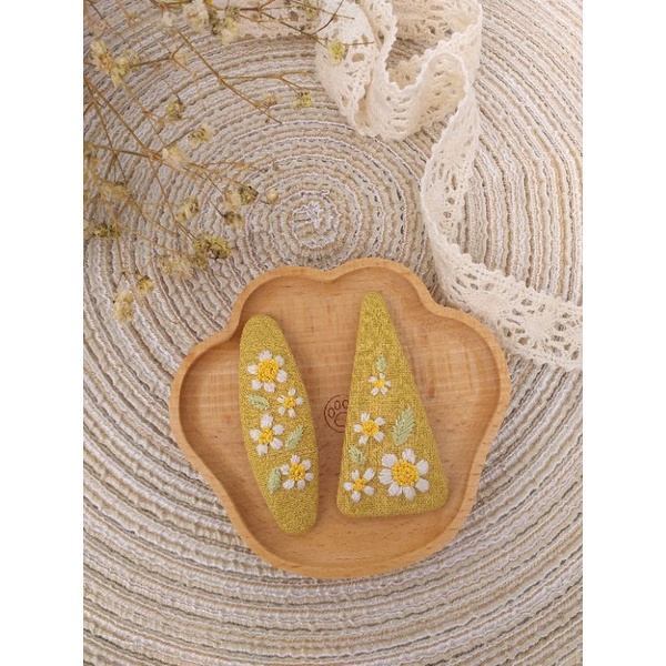 Kẹp tóc thêu tay hoa vàng