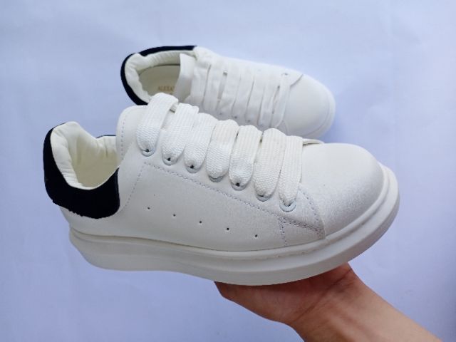 [XẢ KHO] [Ảnh thật] Giày sneaker McQueen trắng, đế độn, gót đen, dây bản to