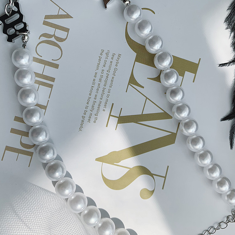 Vòng Cổ Kim Loại Gắn Chữ Phối Ngọc Trai Cá Tính Thời Trang Cho Nữ