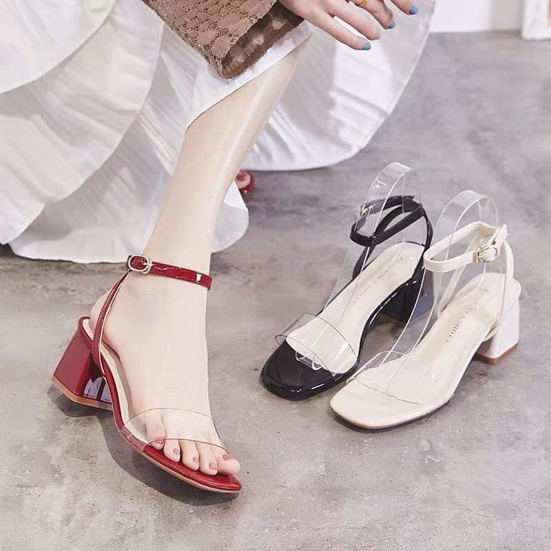 Giày sandal bản ngang trong