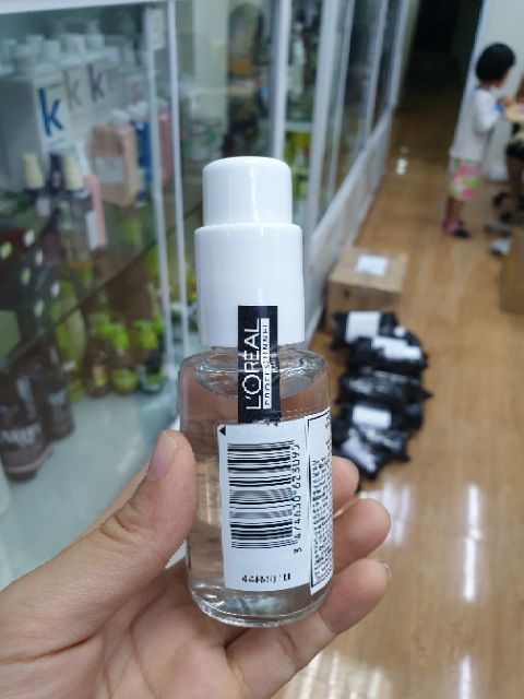 Sale giá gốc dầu dưỡng bóng tóc L'oreal Tecni Art Liss Control 50ml